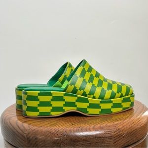 Lisa Says Gah Dakota Clog